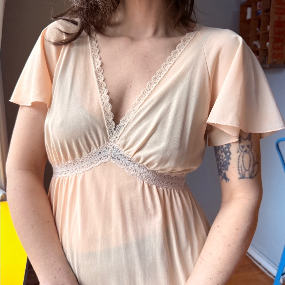 Vintage 70s Peach Lace Trim Slip Dress | Flutter Sleeve Empire Waist Gown | M